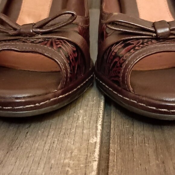 Nurture Sandee Peep Toe Brown Leather Embossed Heel Pumps Size 8M - Picture 4 of 16